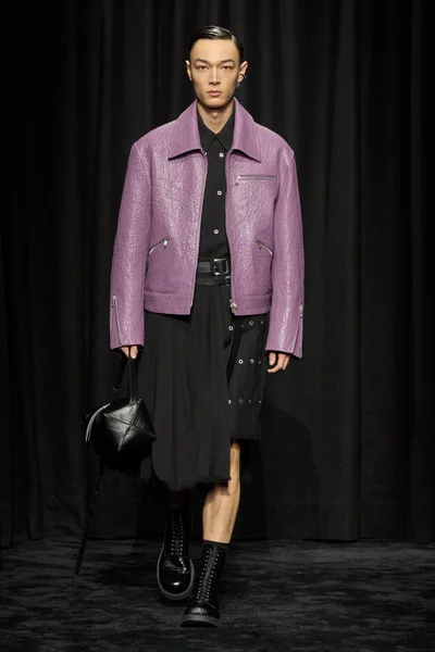Look 15